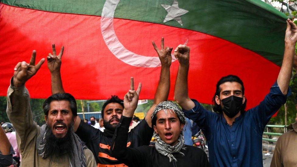 pti supporters protesting for imran khan